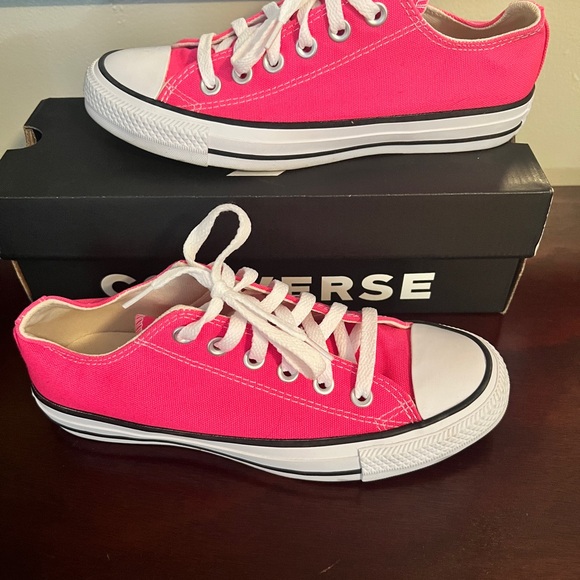 Converse Chuck Taylor low size 7 like new! - Picture 6 of 8